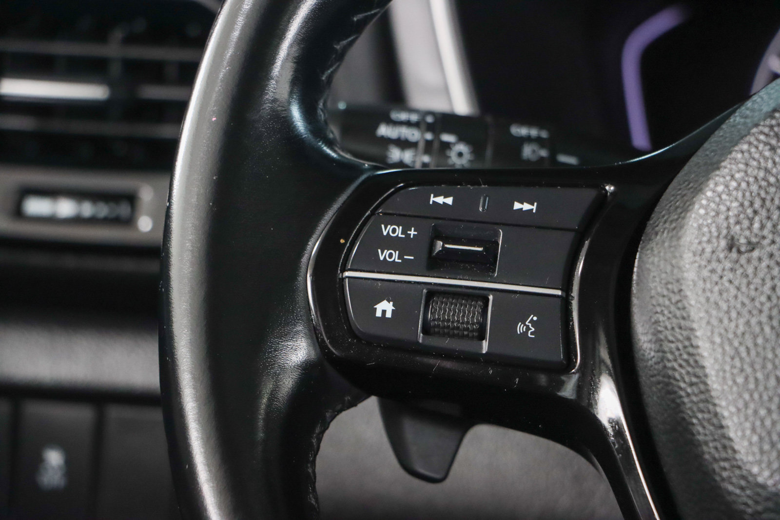 Used 2023 Honda Pilot Touring image 13