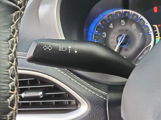 Used 2021 Chrysler Pacifica Touring FWD image 15