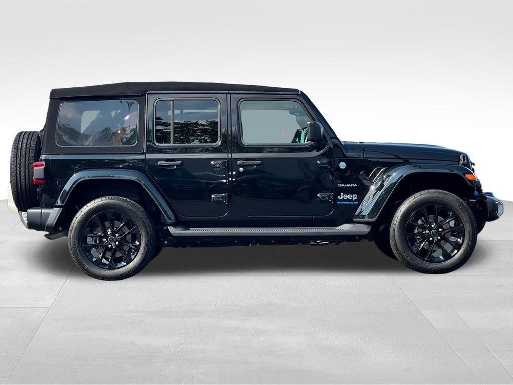 Used 2024 Jeep Wrangler Unlimited Sahara w/ Technology Group AWD/4WD image 8