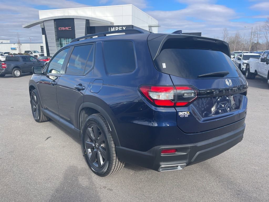 Used 2025 Honda Pilot Sport image 3