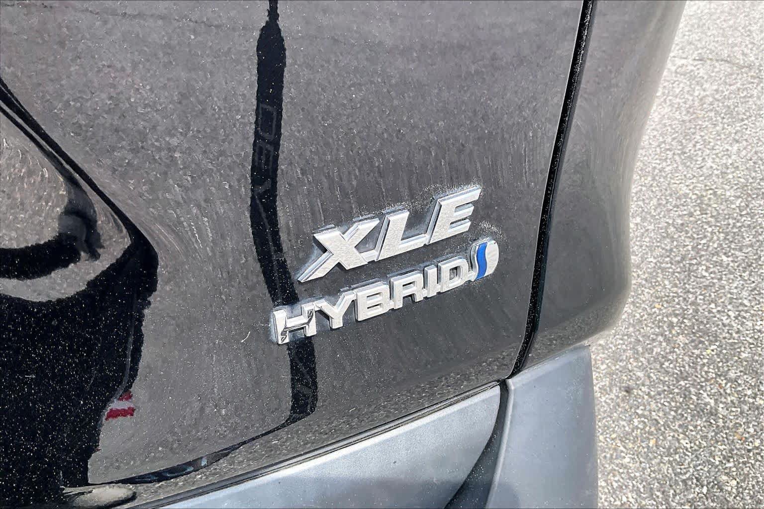 Used 2024 Toyota RAV4 XLE AWD/4WD image 10