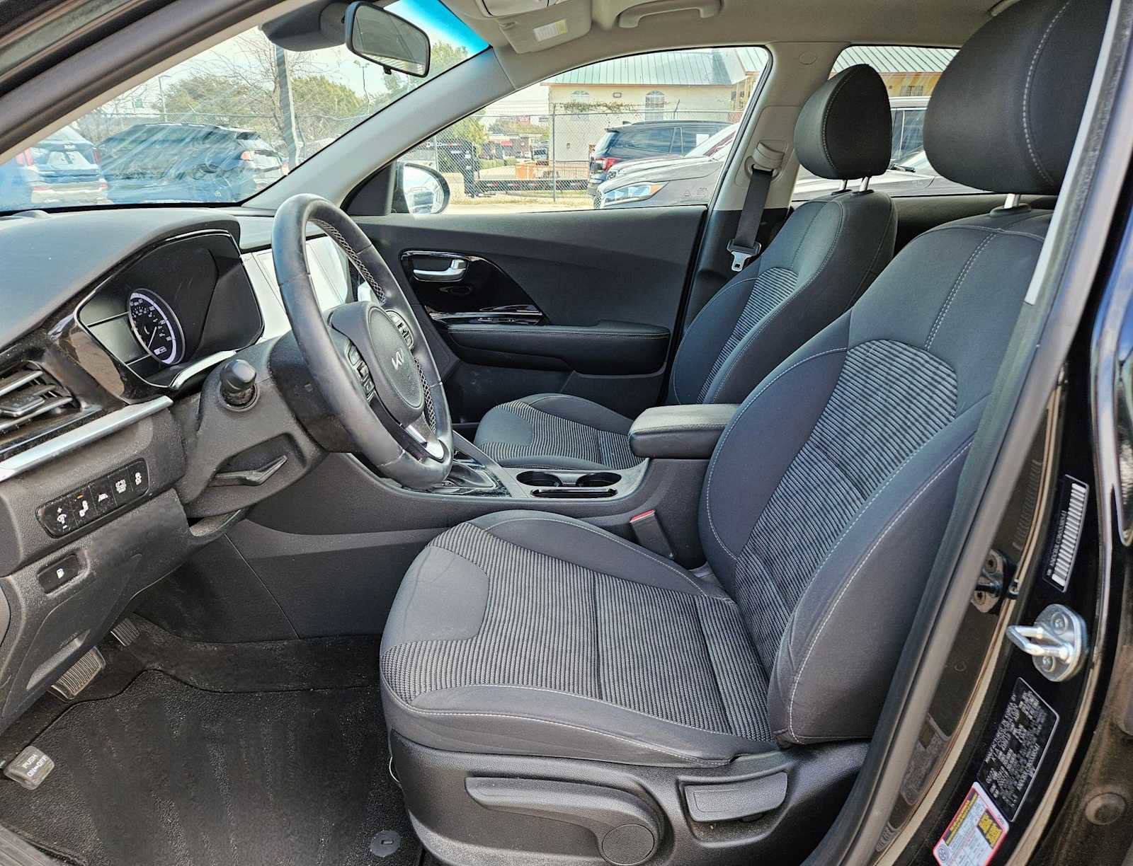 Certified 2022 Kia Niro LXS image 16