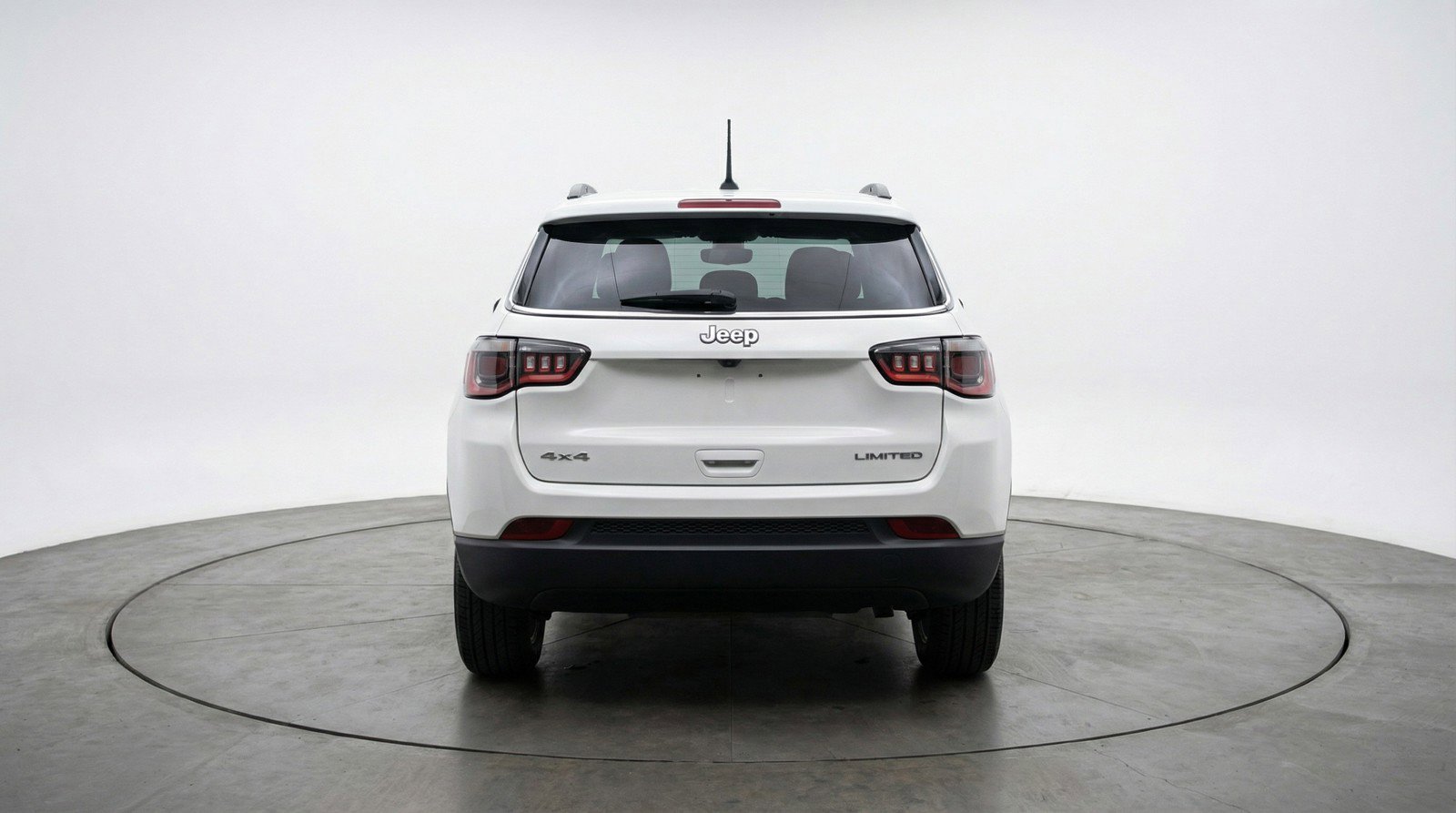 Used 2025 Jeep Compass Latitude AWD/4WD image 7