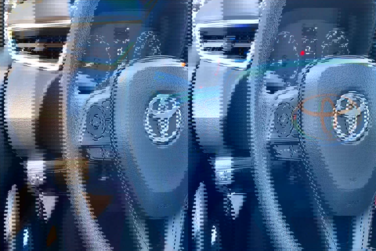 Used 2023 Toyota Corolla LE image 23