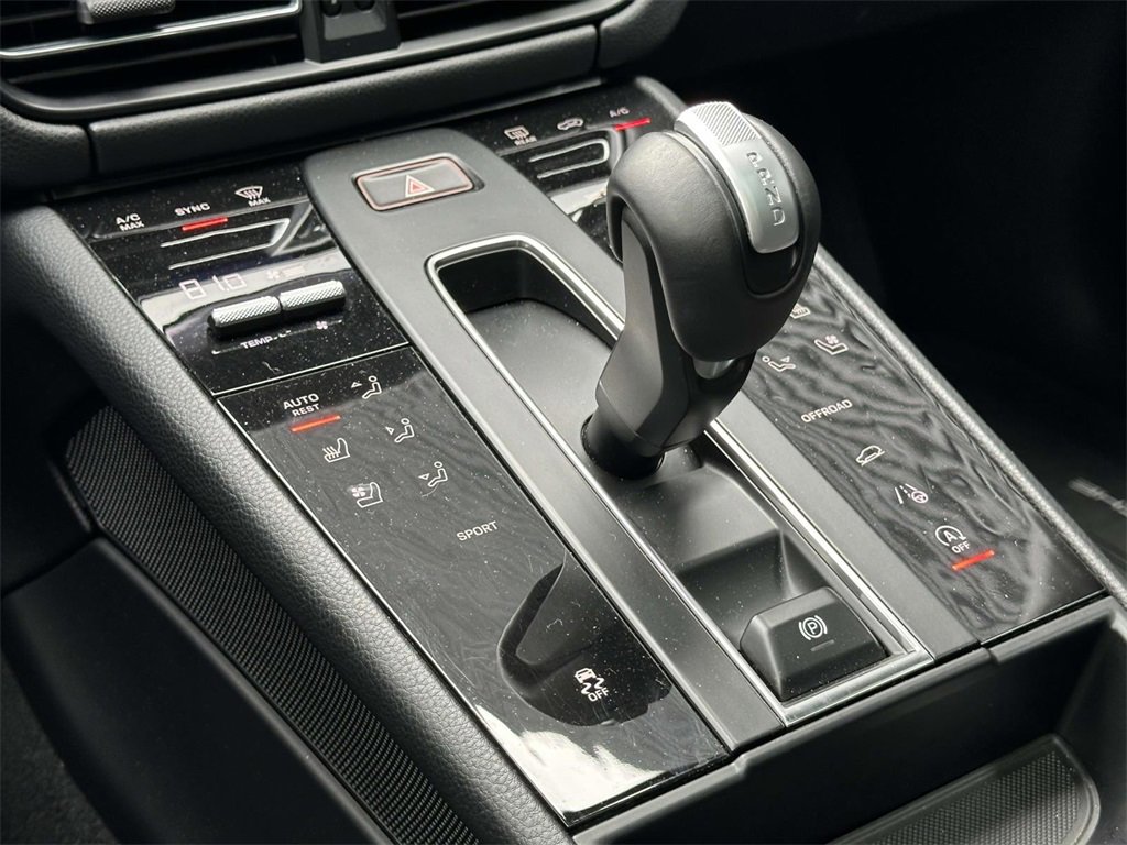 Certified 2025 Porsche Macan image 28