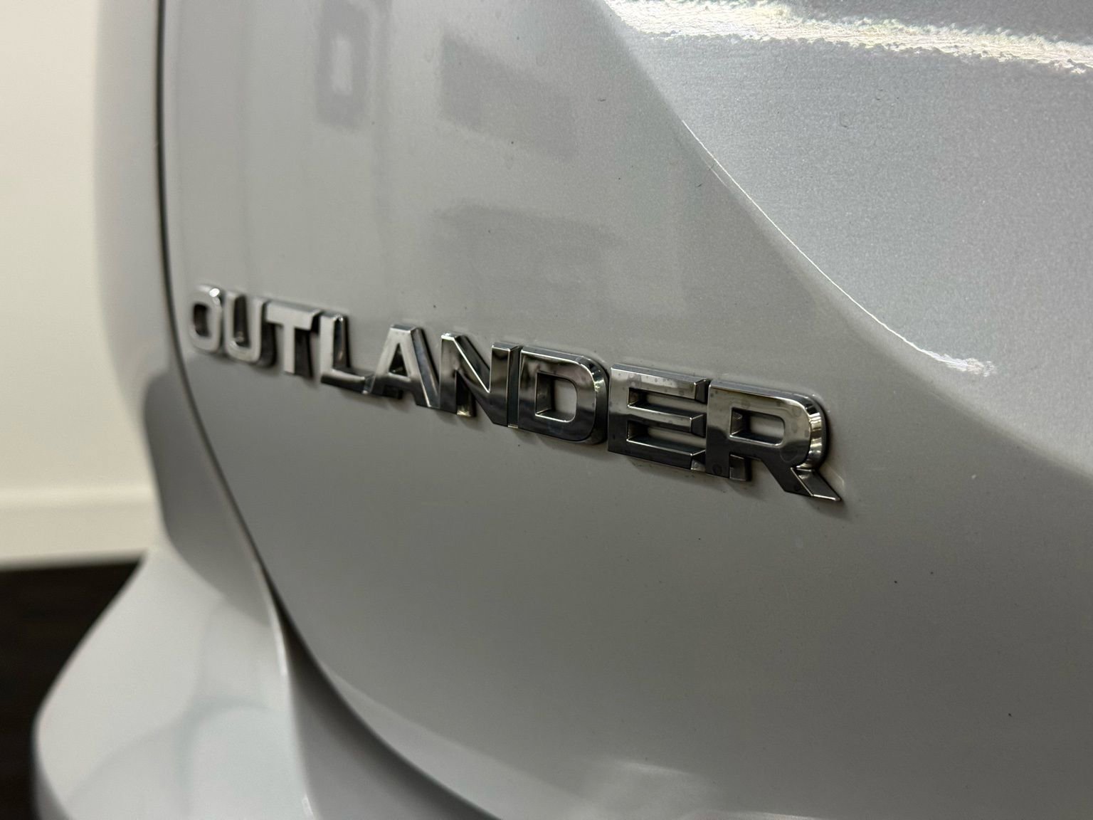 Used 2023 Mitsubishi Outlander SE Black Edition image 8