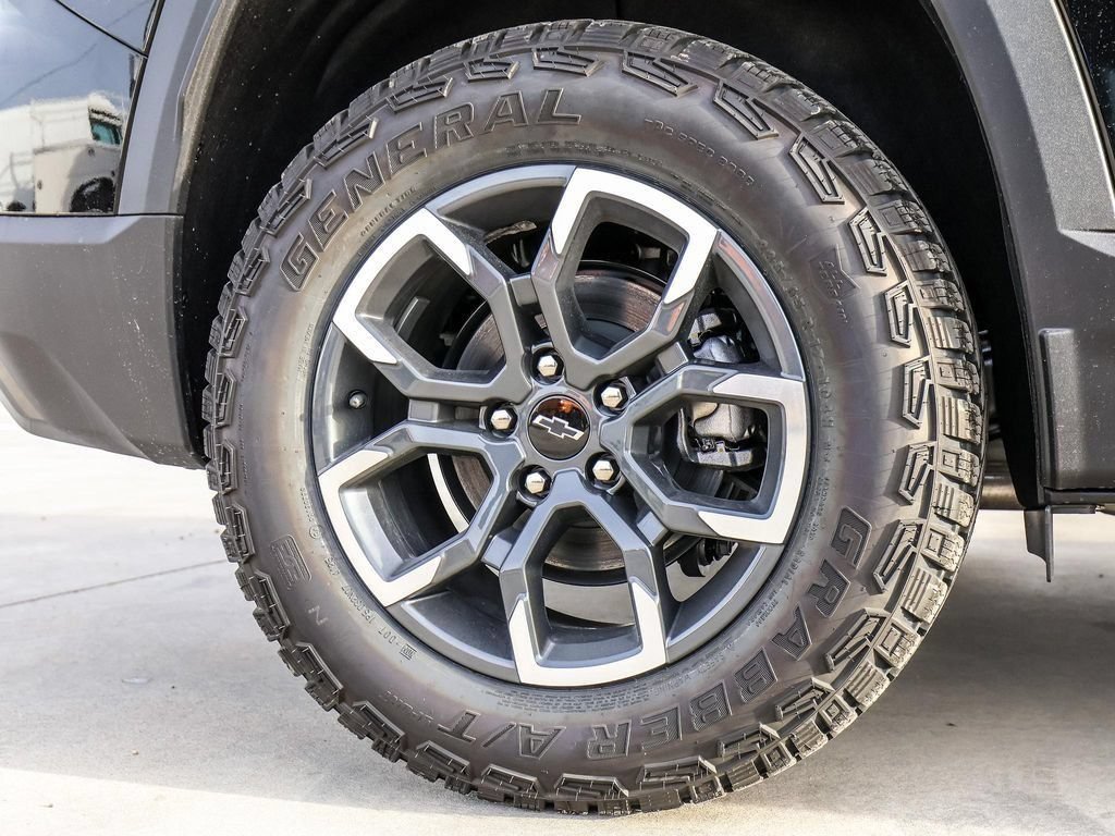 New 2026 Chevrolet Equinox ACTIV w/ Convenience Package III AWD/4WD image 10