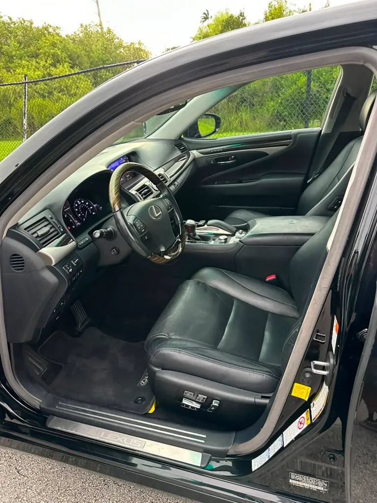 Used 2016 Lexus LS 460 AWD w/ Comfort Package image 9