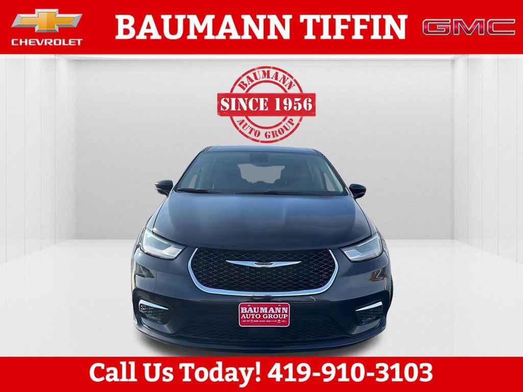 Used 2024 Chrysler Pacifica Touring-L image 11