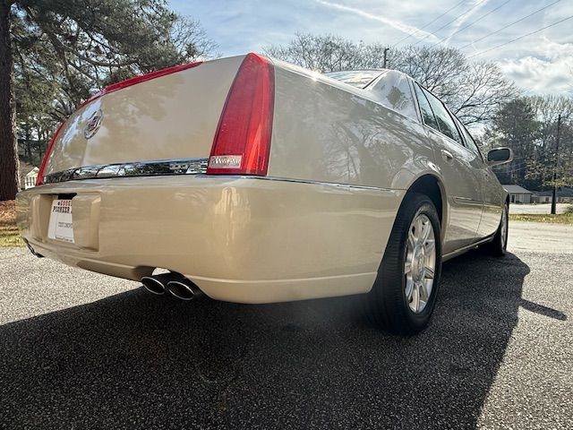 Used 2011 Cadillac DTS FWD image 15