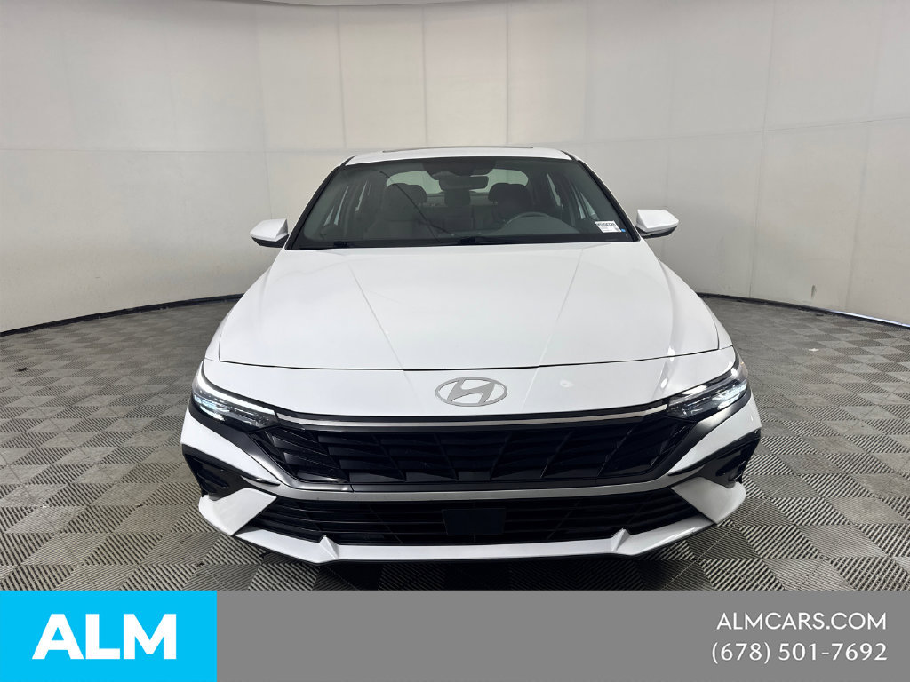 Used 2025 Hyundai Elantra SEL FWD image 2