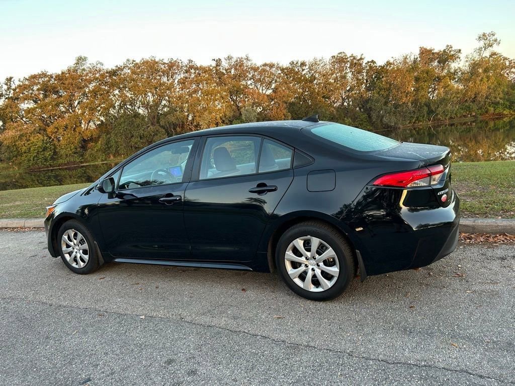 Used 2025 Toyota Corolla LE image 3