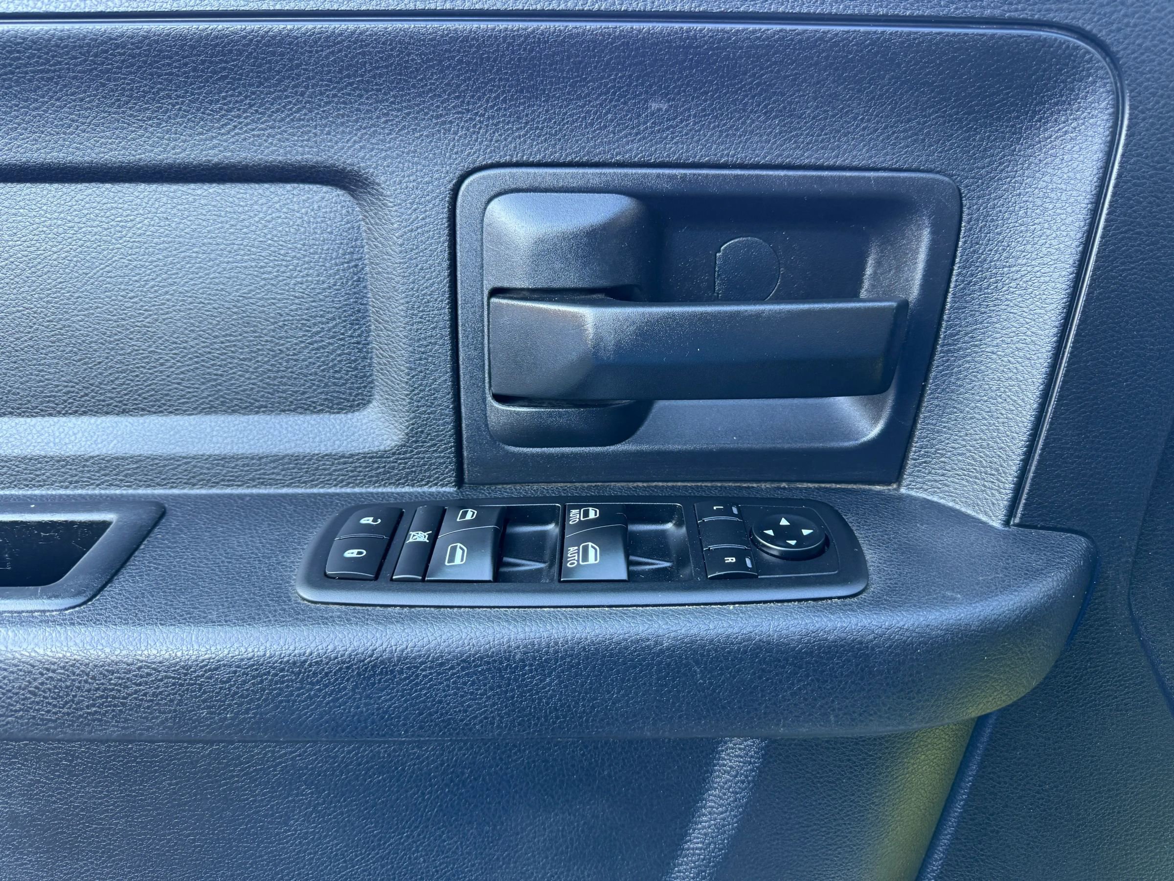 Used 2013 RAM 2500 Tradesman w/ Chrome Appearance Group AWD/4WD image 13