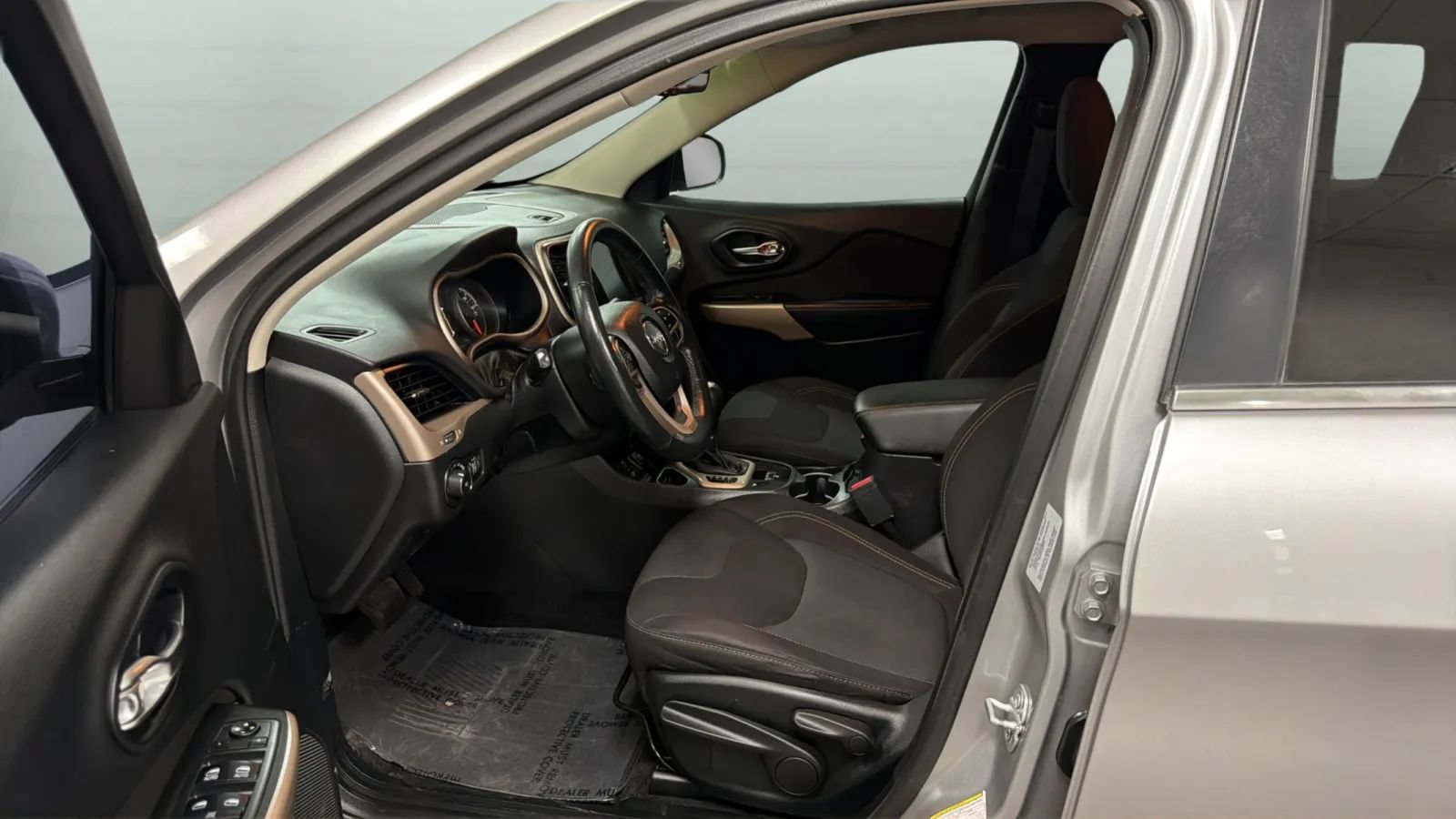 Used 2017 Jeep Cherokee Latitude FWD image 20