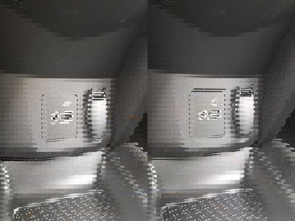 Used 2020 Nissan Rogue Sport S image 12