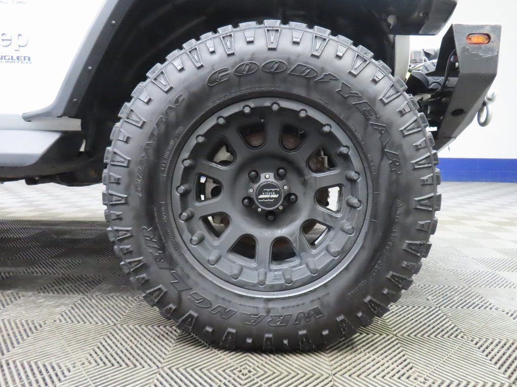 Used 2018 Jeep Wrangler Unlimited Sahara w/ Cold Weather Group image 8