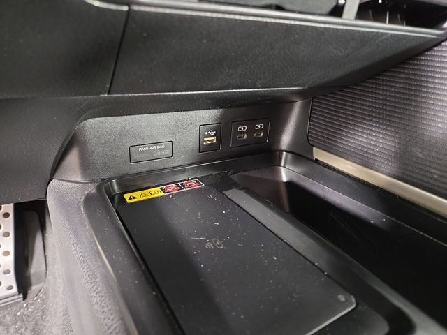 Used 2025 Toyota Camry SE FWD image 25