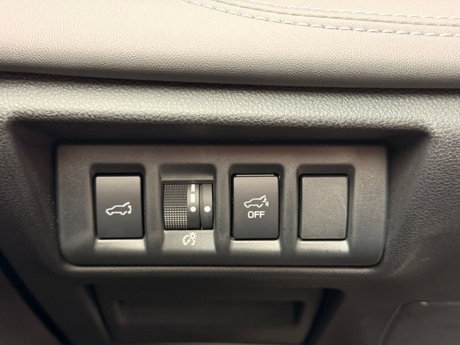 Used 2025 Subaru Outback Touring w/ Popular Package #2 AWD/4WD image 23