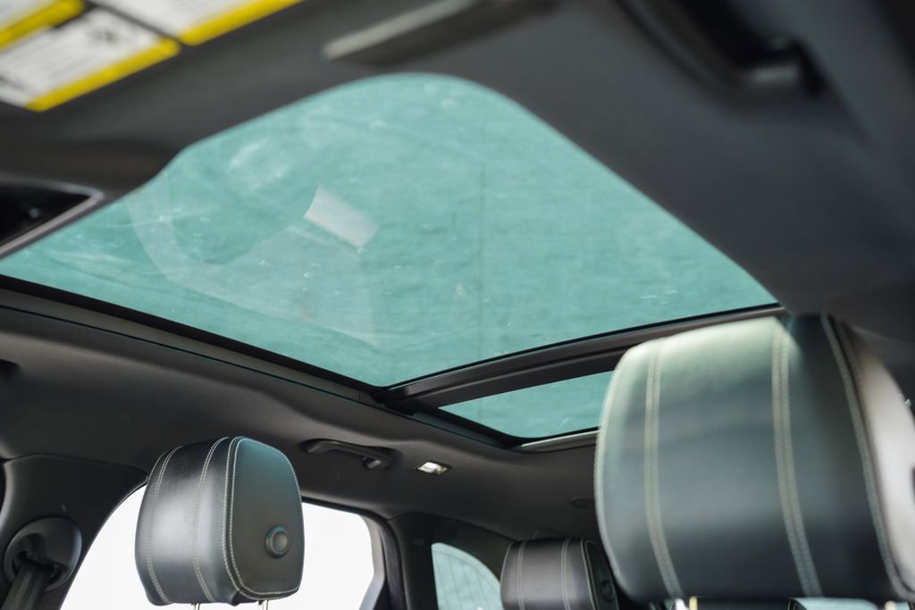 Used 2022 Land Rover Range Rover Velar R-Dynamic S AWD/4WD image 35