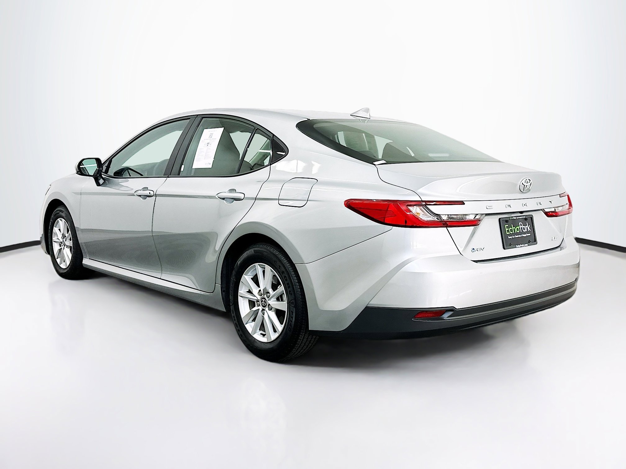 Used 2025 Toyota Camry LE image 5