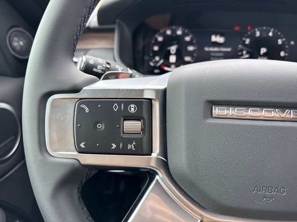 Used 2025 Land Rover Discovery Dynamic SE image 22