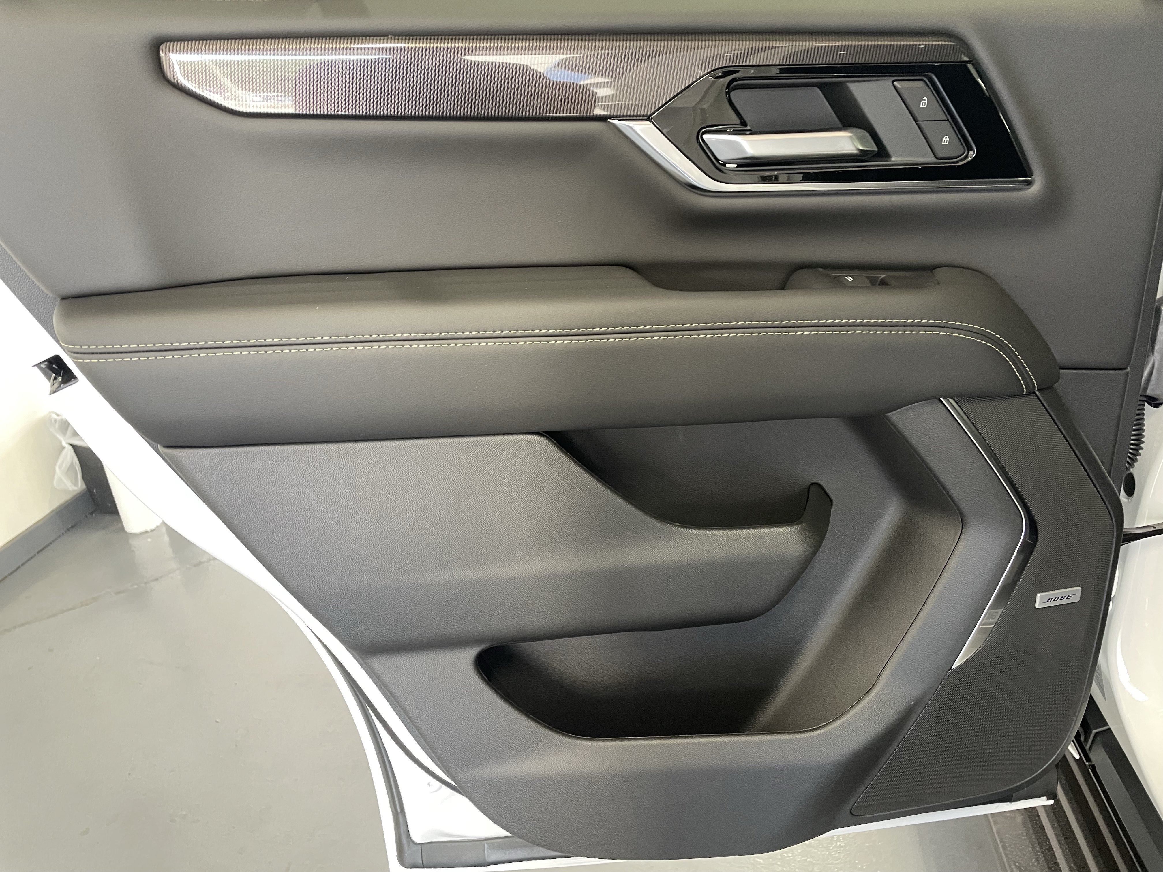 New 2026 GMC Yukon Elevation w/ Elevation Premium Package AWD/4WD image 12