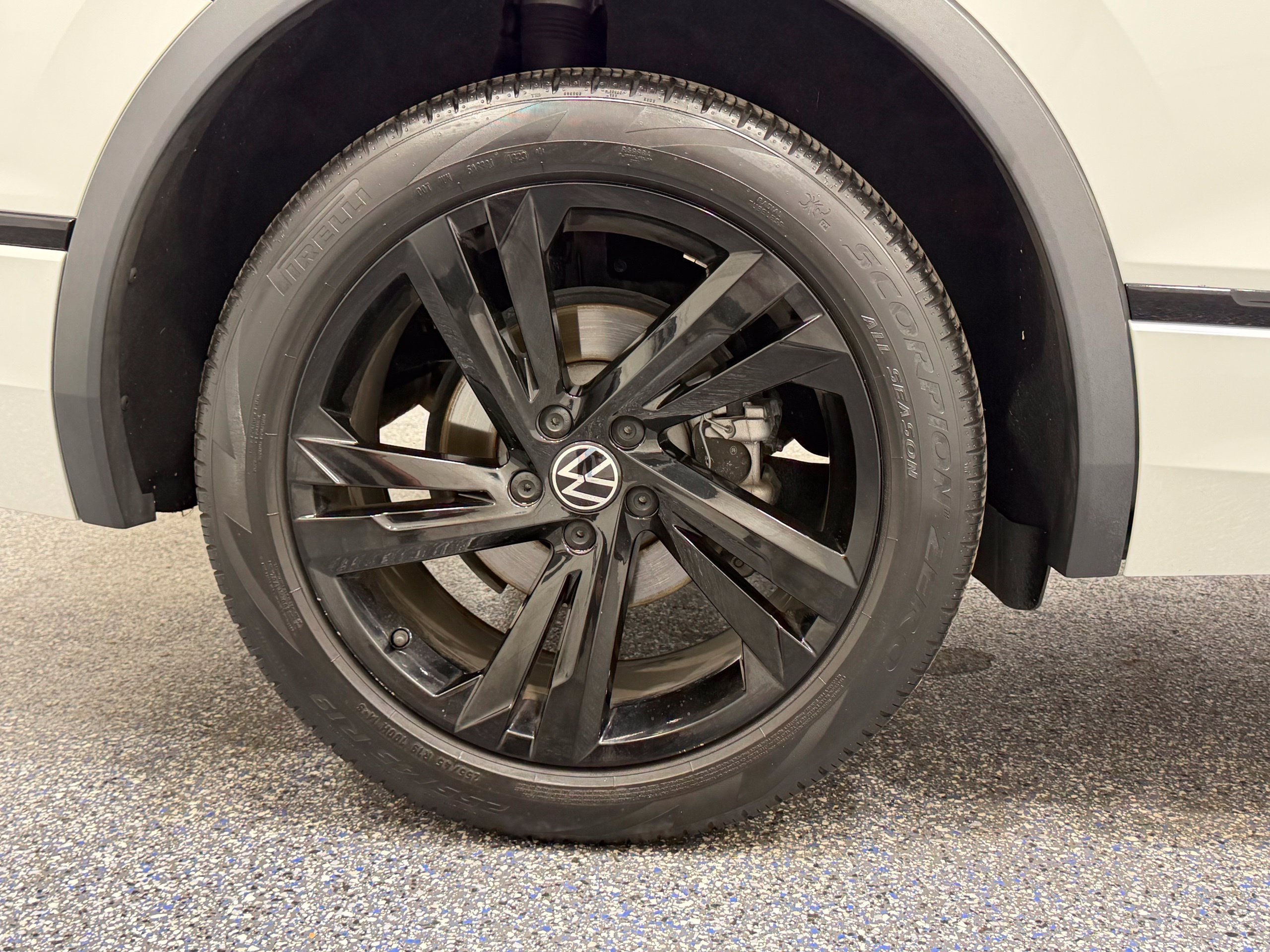 Certified 2023 Volkswagen Tiguan SE R-Line FWD image 13