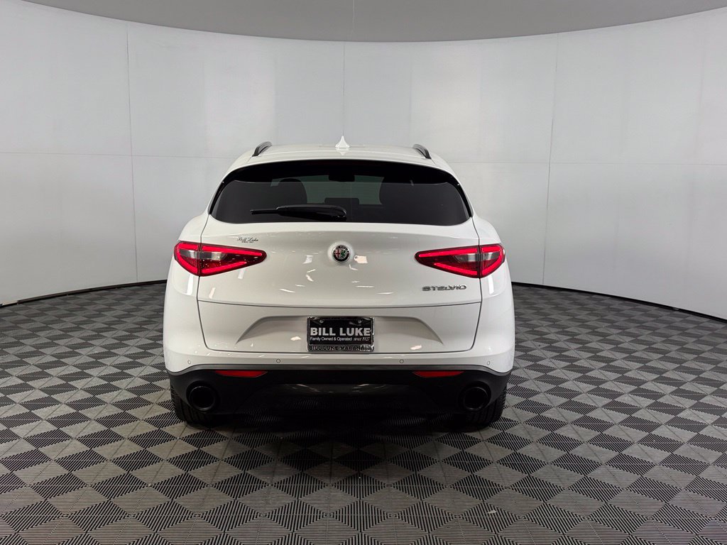 Used 2022 Alfa Romeo Stelvio Sprint RWD image 8