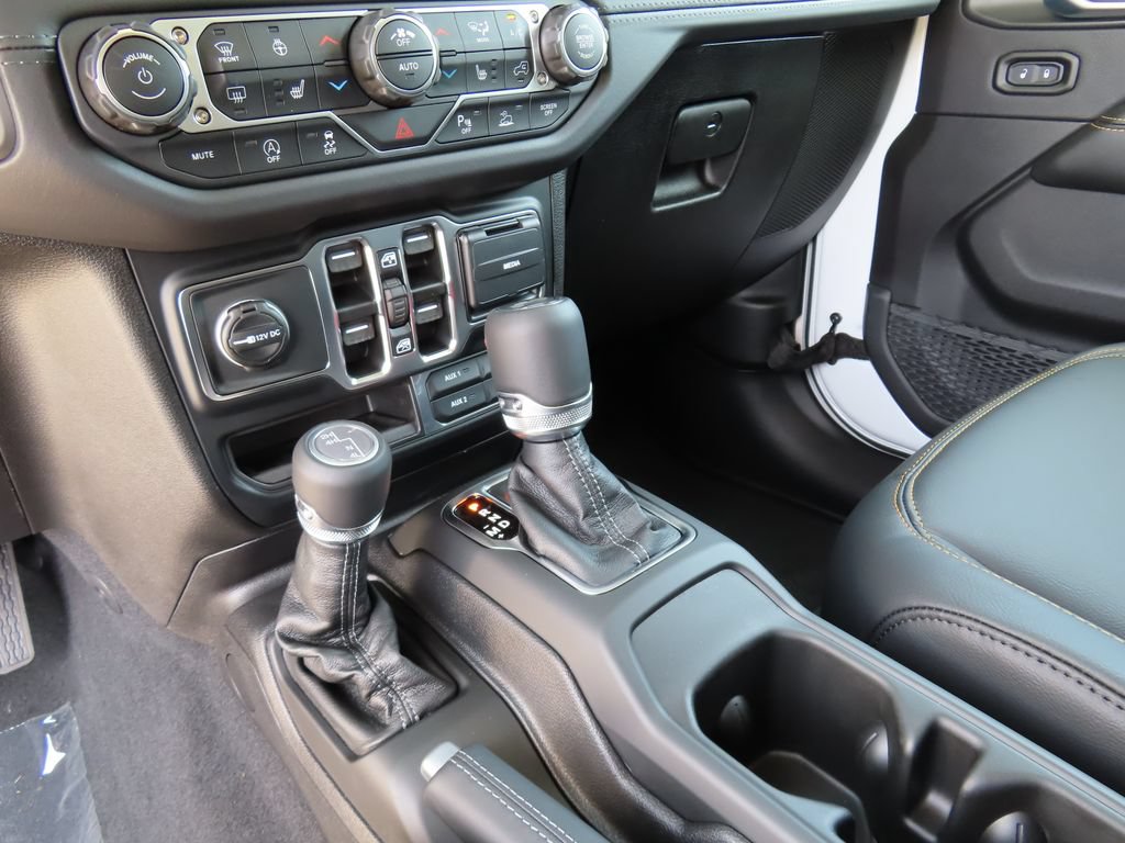 New 2026 Jeep Wrangler Unlimited Sahara AWD/4WD image 6