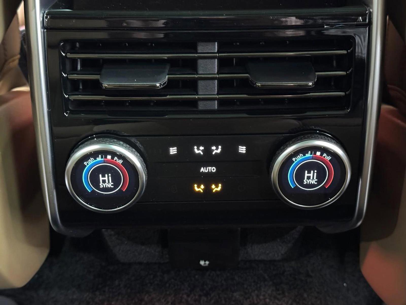 New 2026 Land Rover Range Rover SE image 11