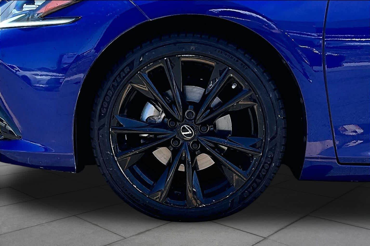 Used 2023 Lexus ES 350 F Sport w/ Accessory Package (Z1) FWD image 11