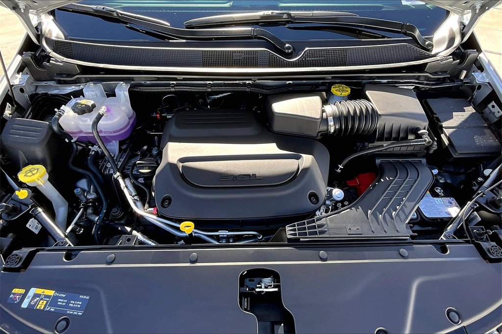New 2026 Chrysler Pacifica Select image 10