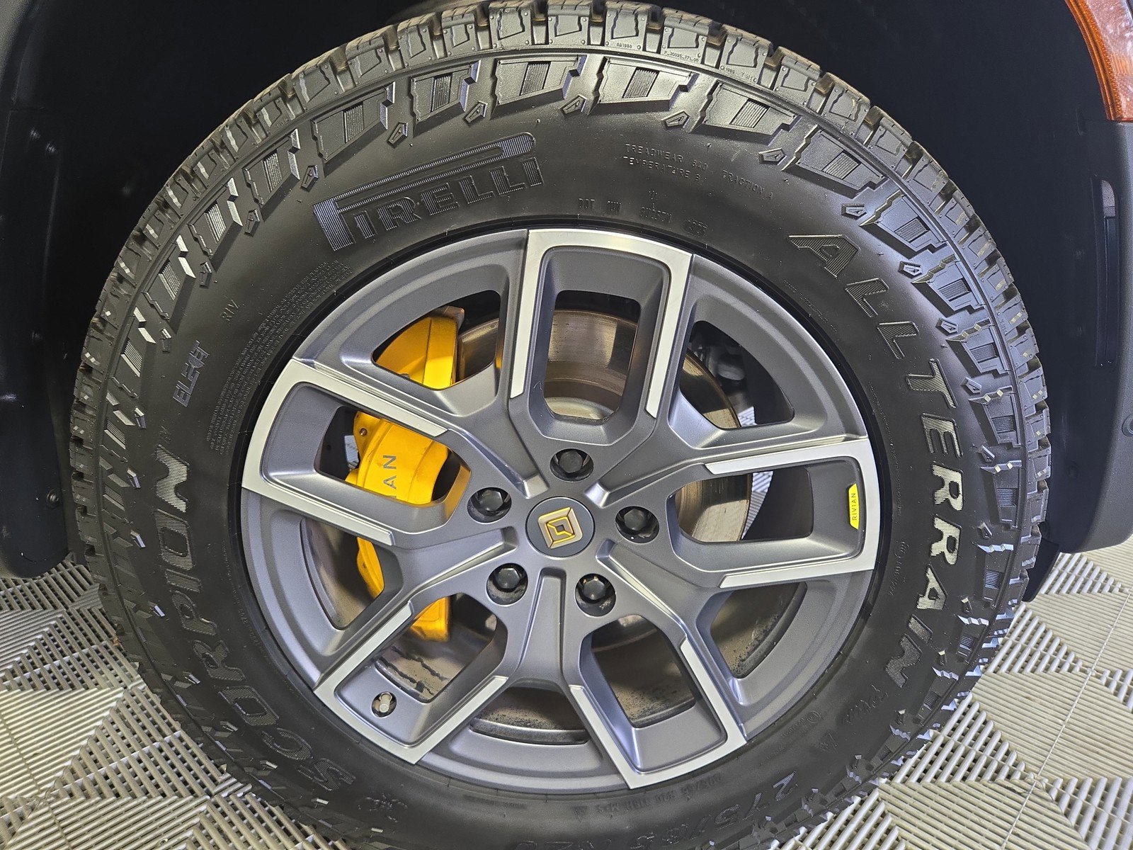 Used 2022 Rivian R1T Launch Edition image 11