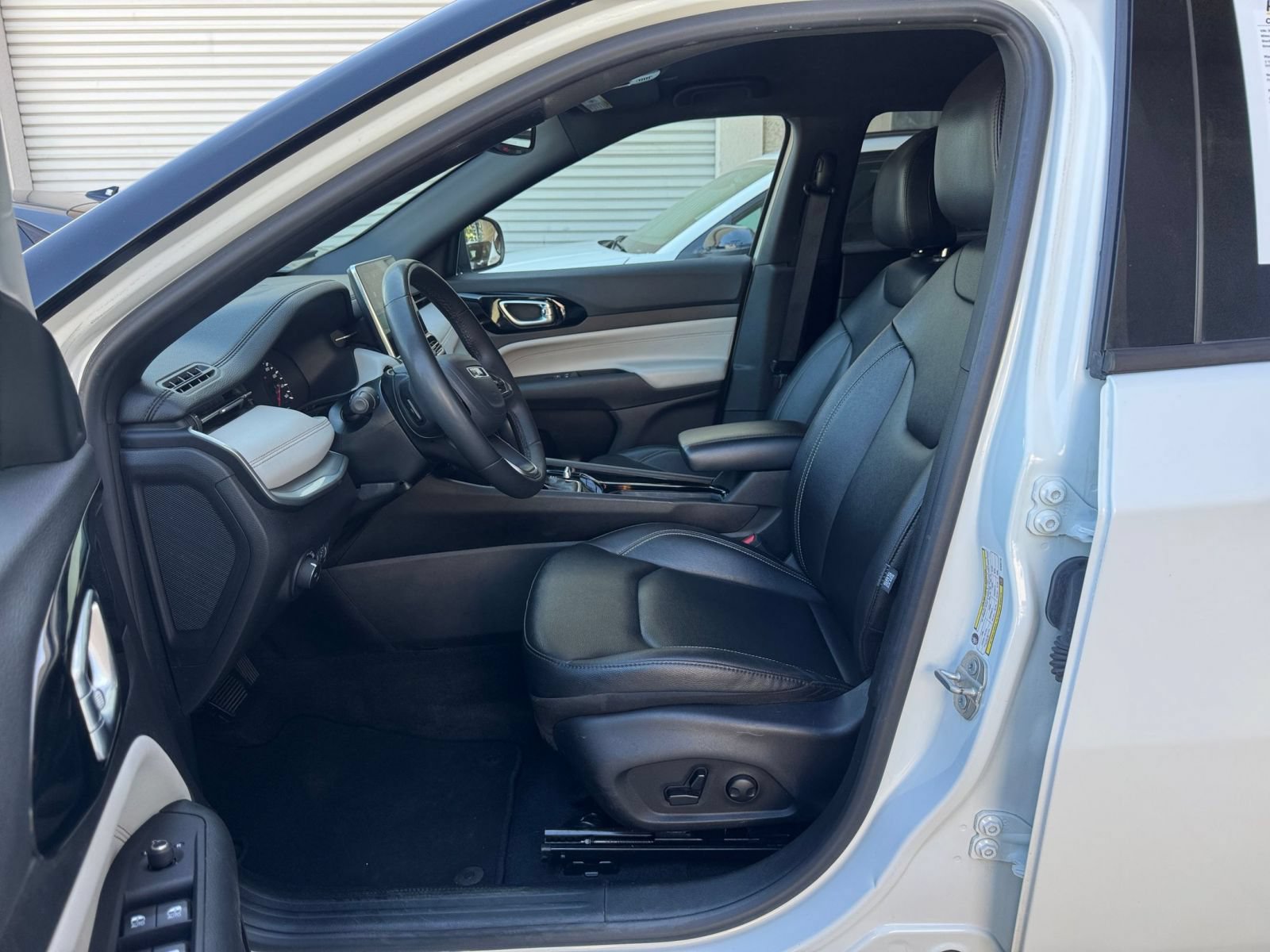 Used 2025 Jeep Compass Limited AWD/4WD image 26