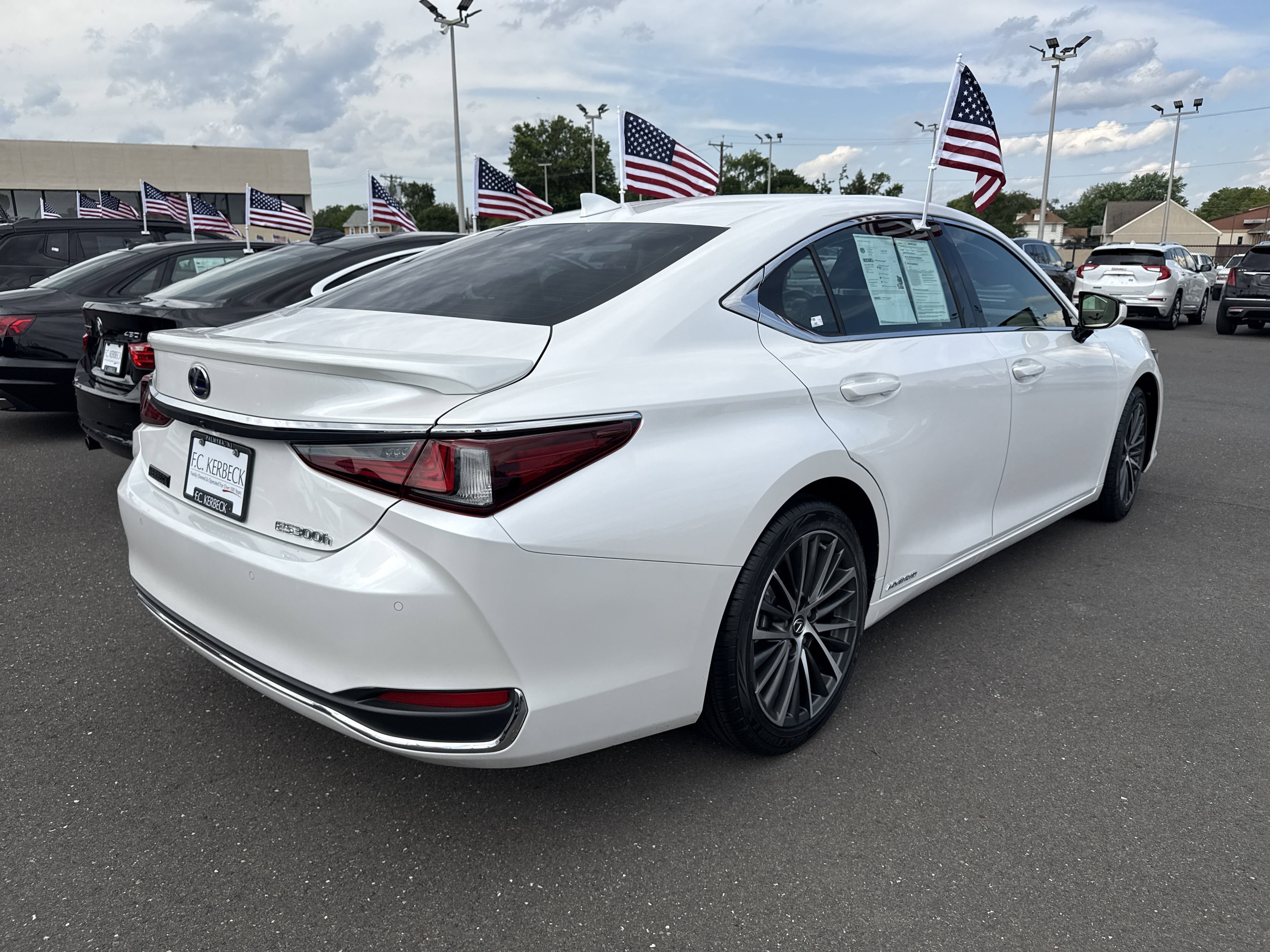 Used 2022 Lexus ES 300h w/ Premium Package image 5