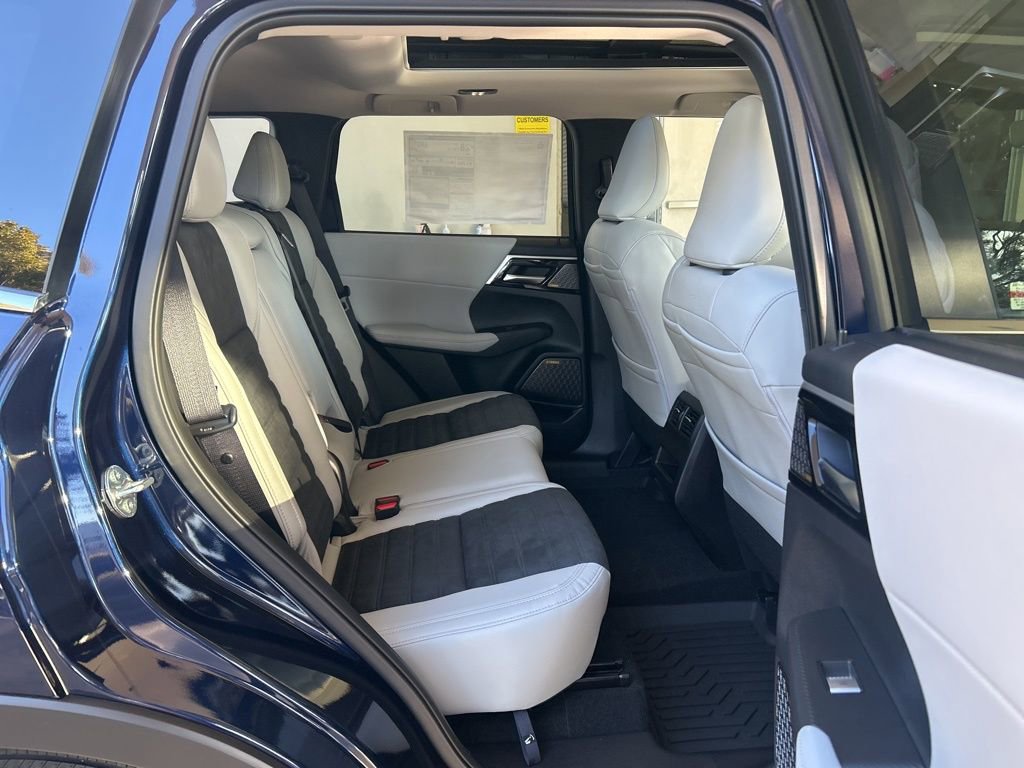 New 2026 Mitsubishi Outlander SE image 26