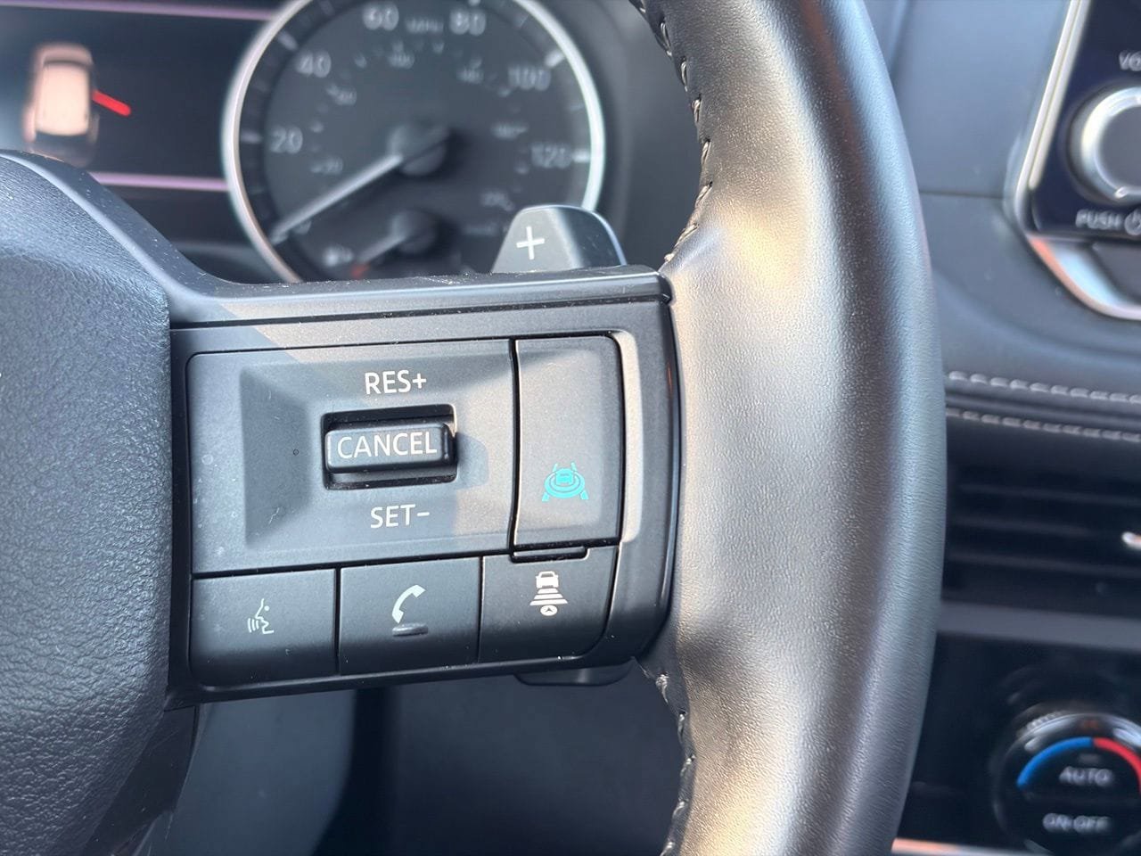 Certified 2025 Nissan Rogue SV AWD/4WD image 29