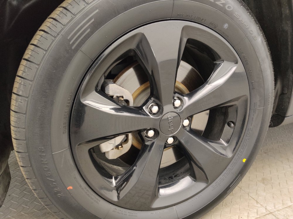 Used 2020 Jeep Cherokee Latitude Plus FWD image 31