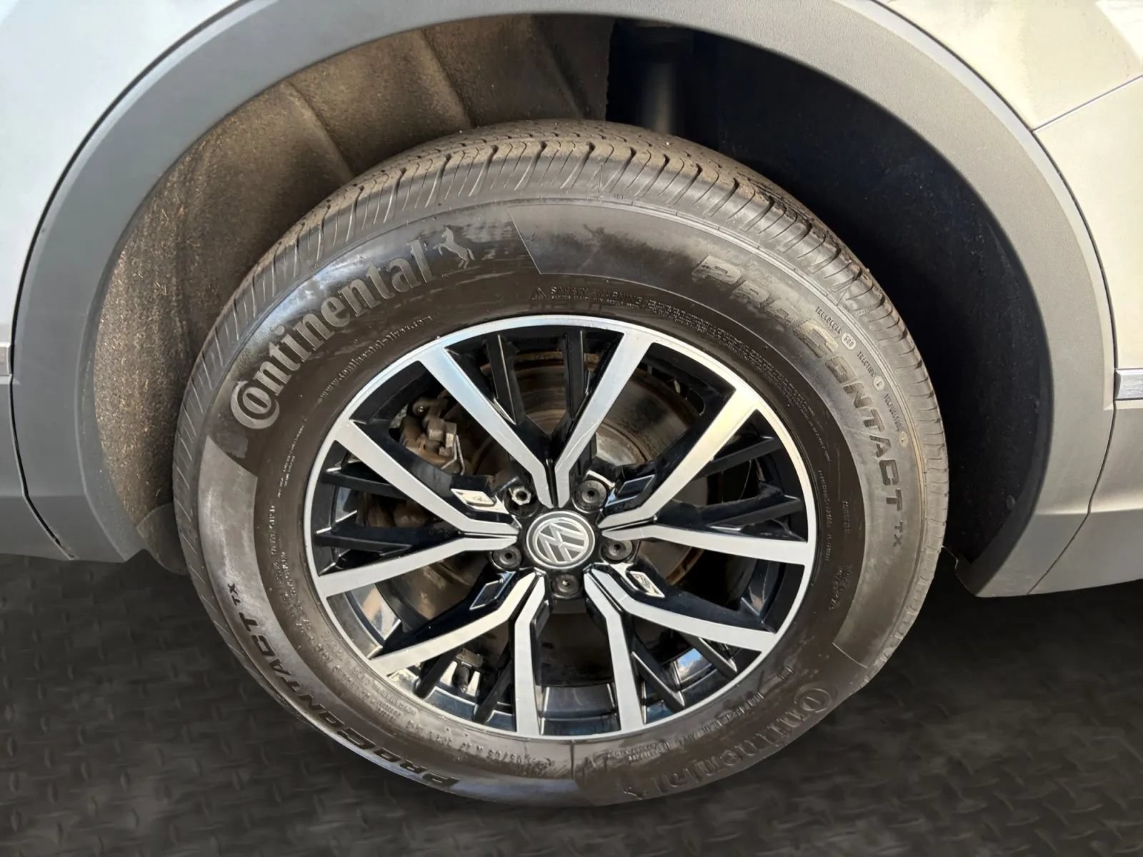 Used 2021 Volkswagen Tiguan SE AWD/4WD image 38