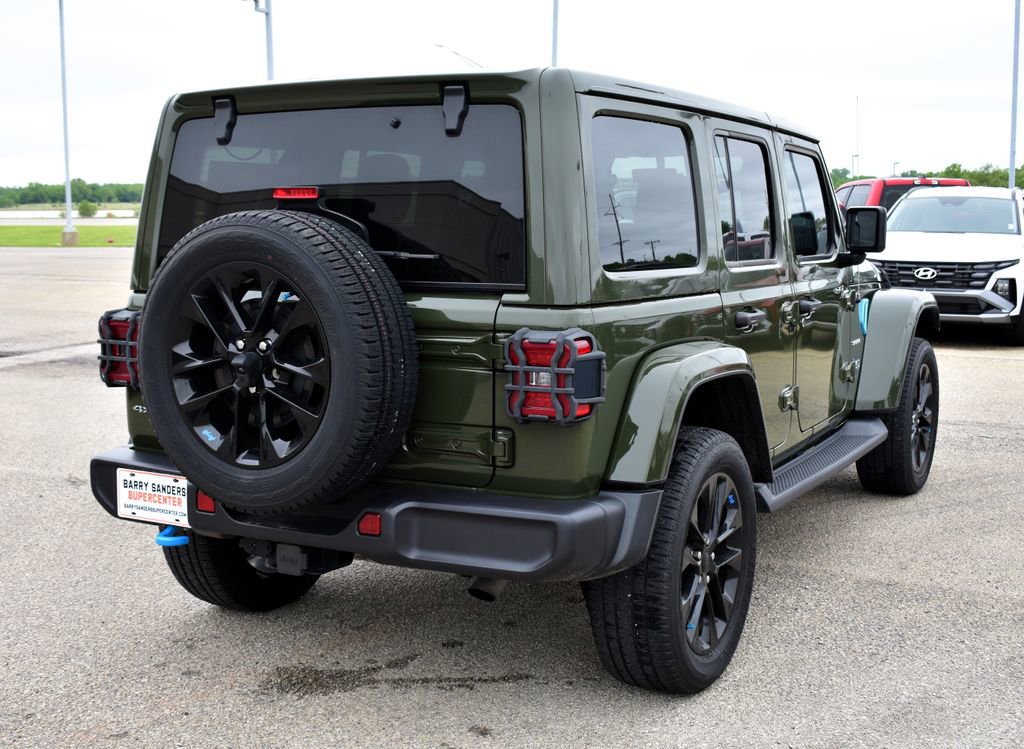 Used 2023 Jeep Wrangler Unlimited Sahara w/ Cold Weather Group AWD/4WD image 3