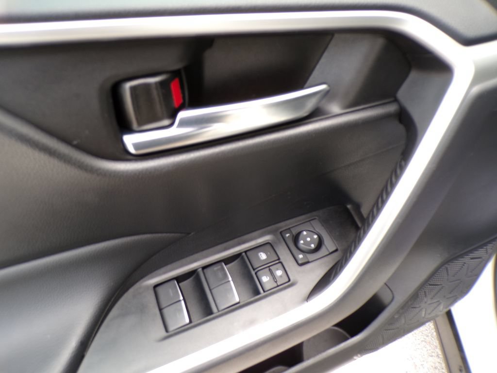 Used 2024 Toyota RAV4 XLE w/ Convenience Package FWD image 24