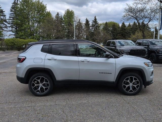 Used 2024 Jeep Compass Limited w/ Sun and Sound Group AWD/4WD image 2