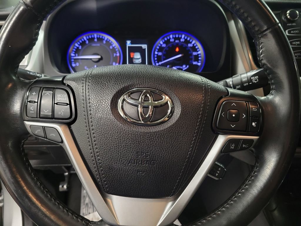Used 2019 Toyota Highlander XLE image 18