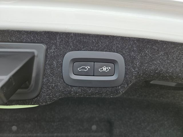 Certified 2023 Volvo S90 B6 Plus w/ Protection Package Premier image 18