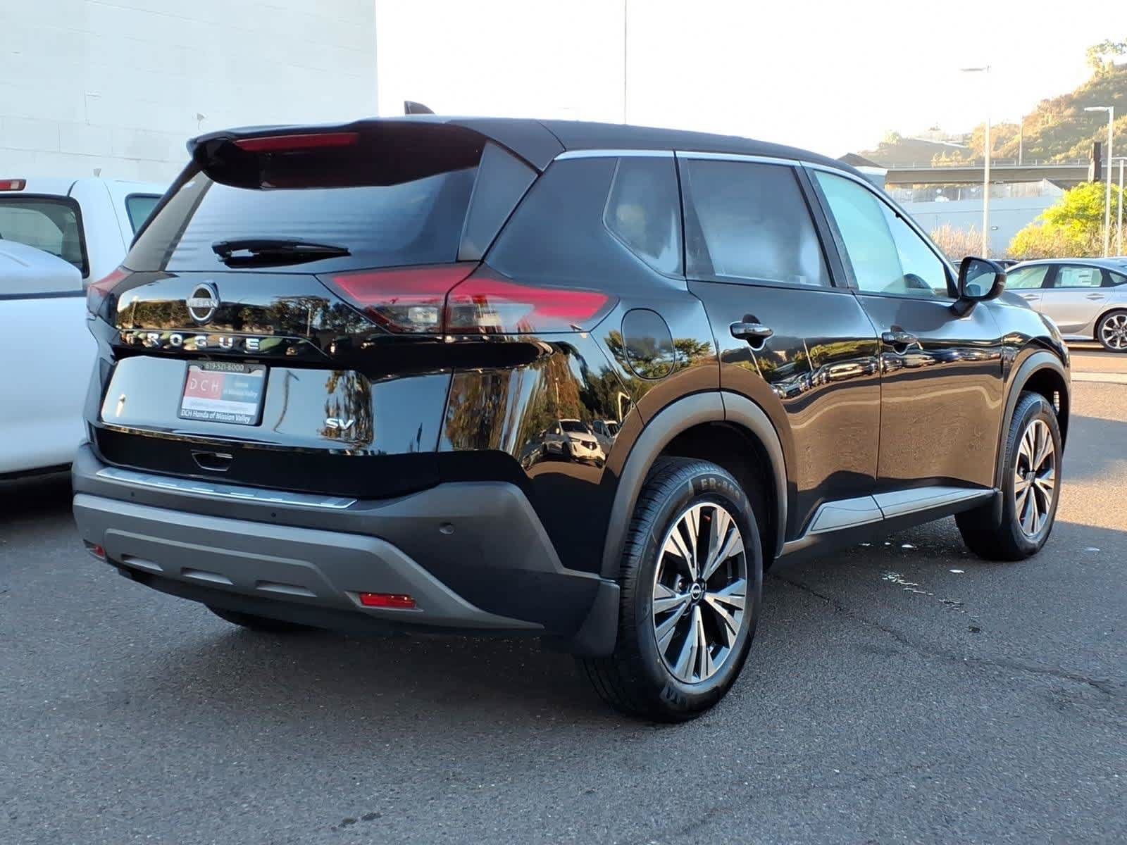 Used 2023 Nissan Rogue SV FWD image 4