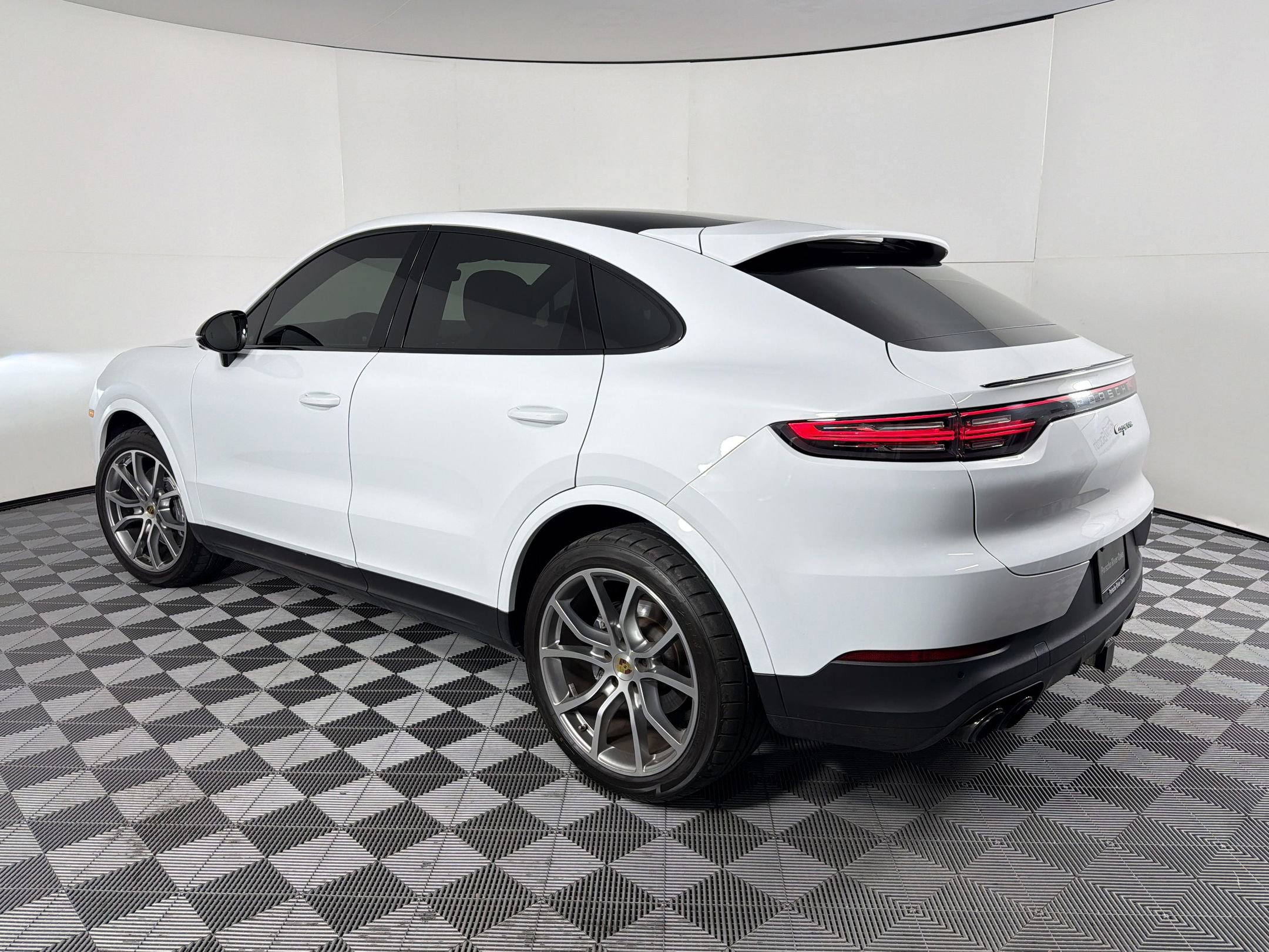 Certified 2021 Porsche Cayenne Coupe AWD/4WD image 3