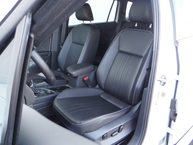 Used 2022 Volkswagen Tiguan SE R-Line AWD/4WD image 19