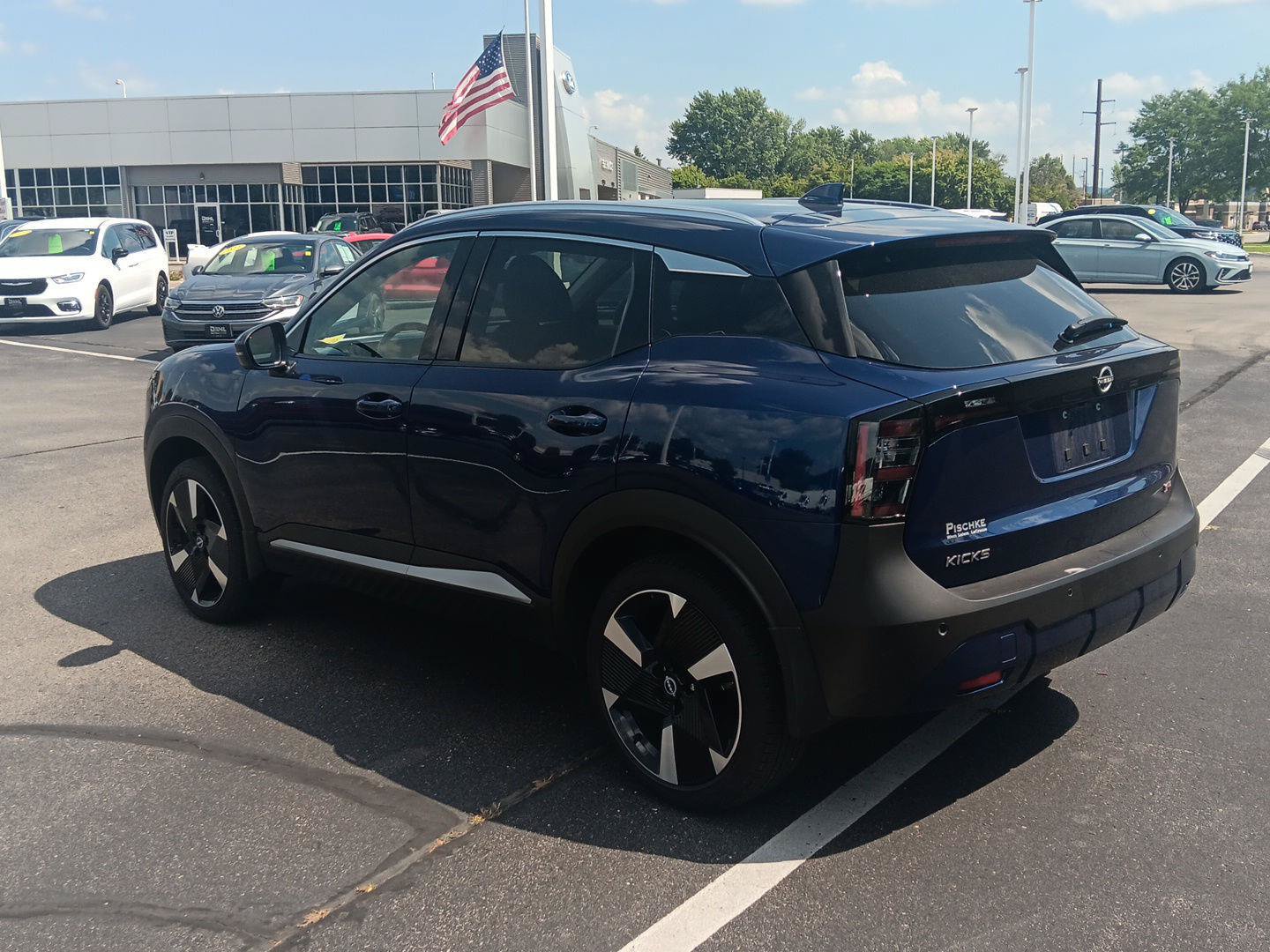 Used 2025 Nissan Kicks SR FWD image 8