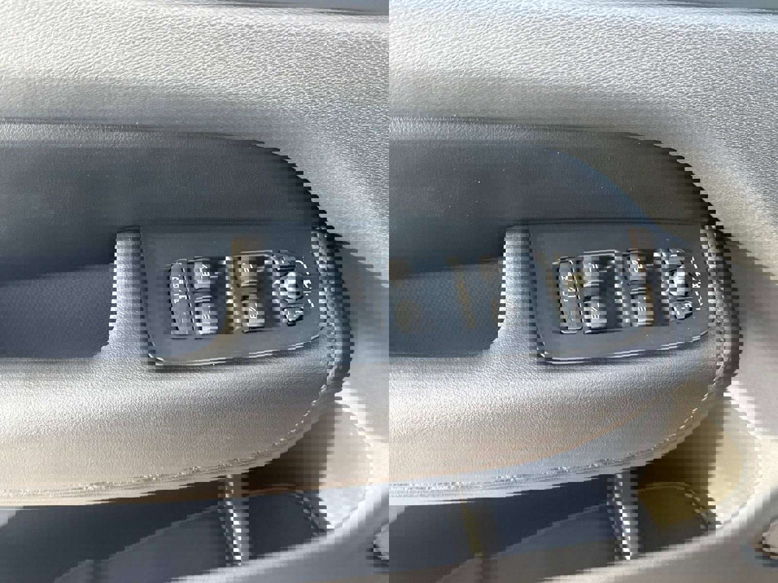 Certified 2023 Volvo XC60 B5 Plus w/ Climate Package image 17