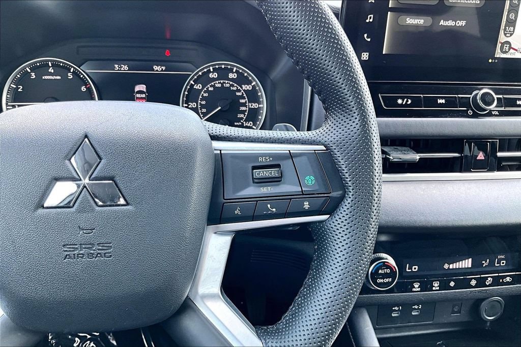 Used 2025 Mitsubishi Outlander SE FWD image 12